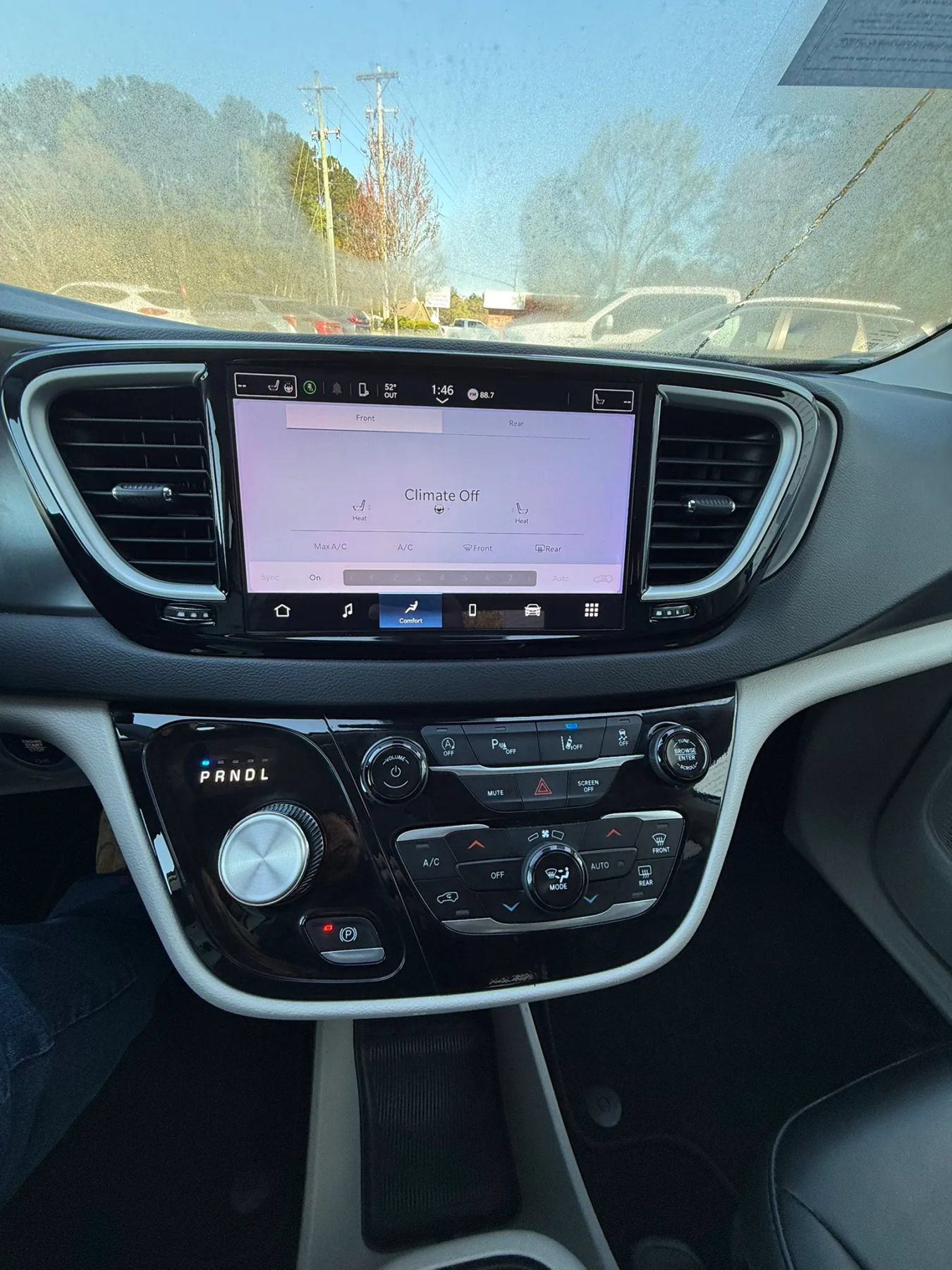 Used 2024 Chrysler Pacifica Touring-L FWD image 13