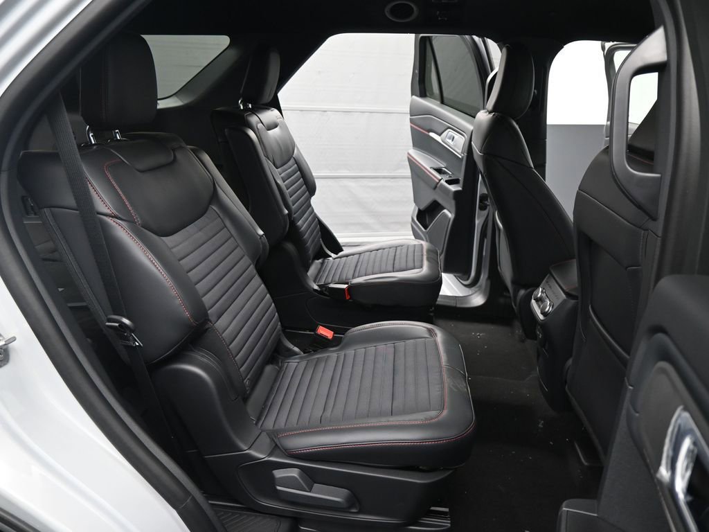 New 2026 Ford Explorer ST-Line w/ ST-Line Street Pack image 18