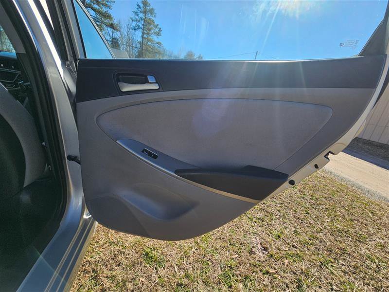 Used 2016 Hyundai Accent SE image 21