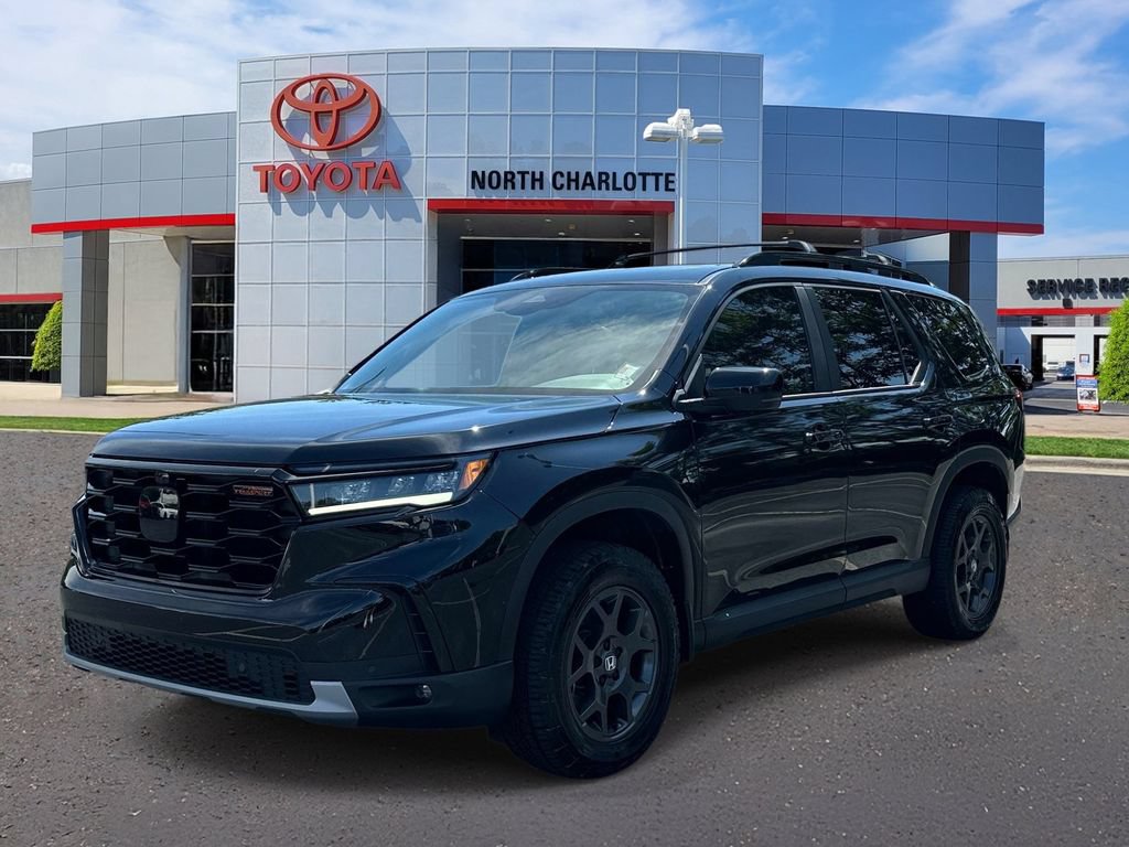 Used 2025 Honda Pilot TrailSport image 4