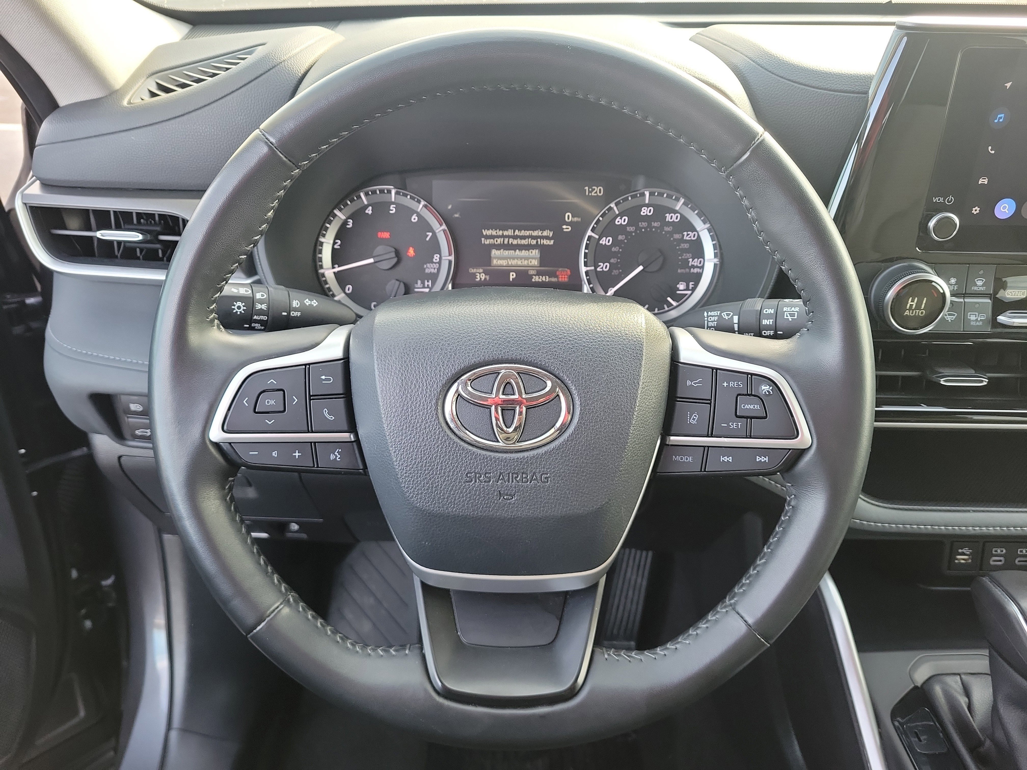 Used 2024 Toyota Highlander LE image 24