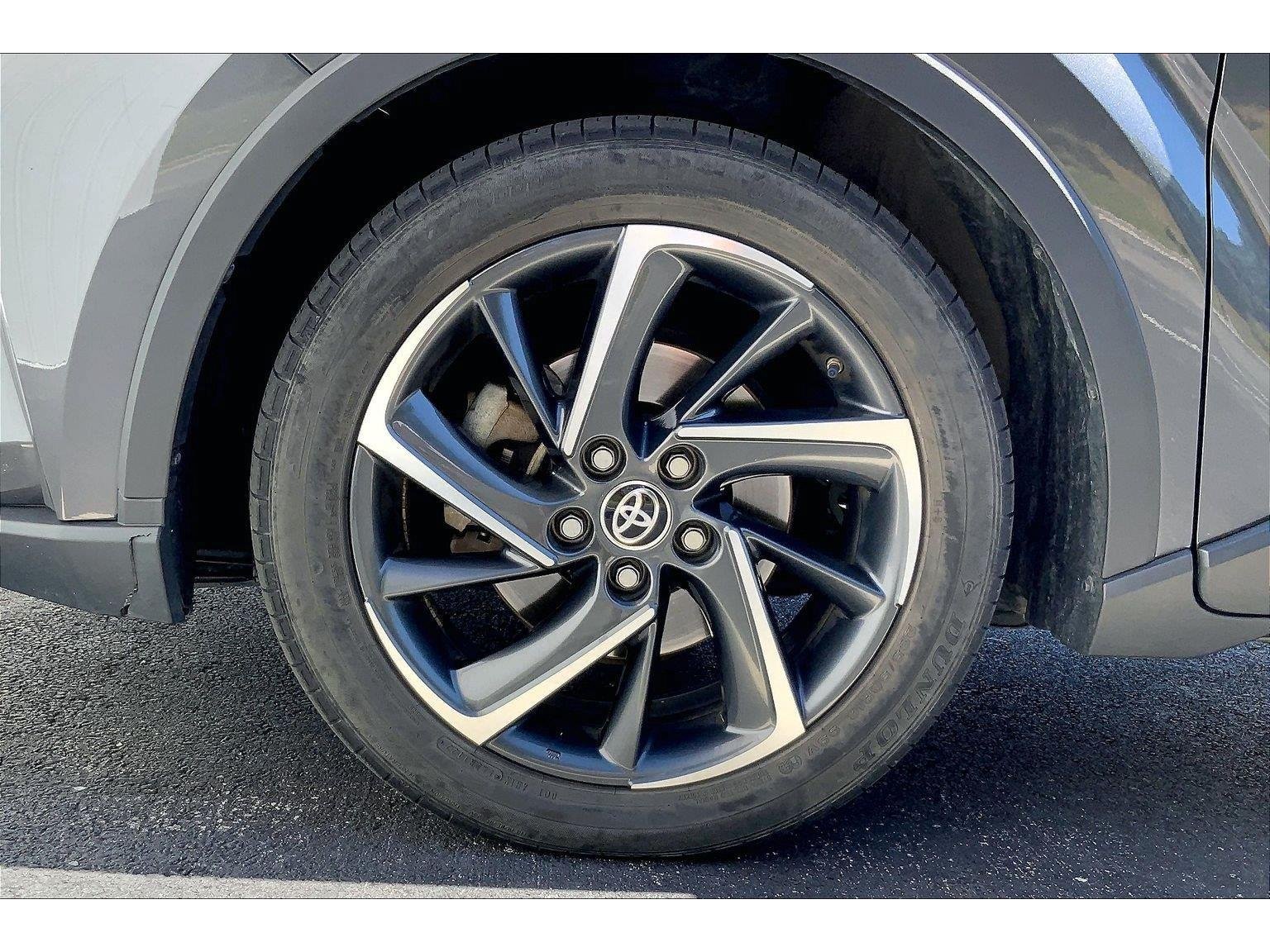 Used 2022 Toyota C-HR Limited FWD image 9