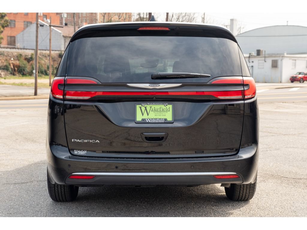 Used 2024 Chrysler Pacifica Touring-L image 32