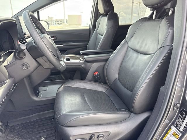 Used 2025 Toyota Sienna Platinum FWD image 11