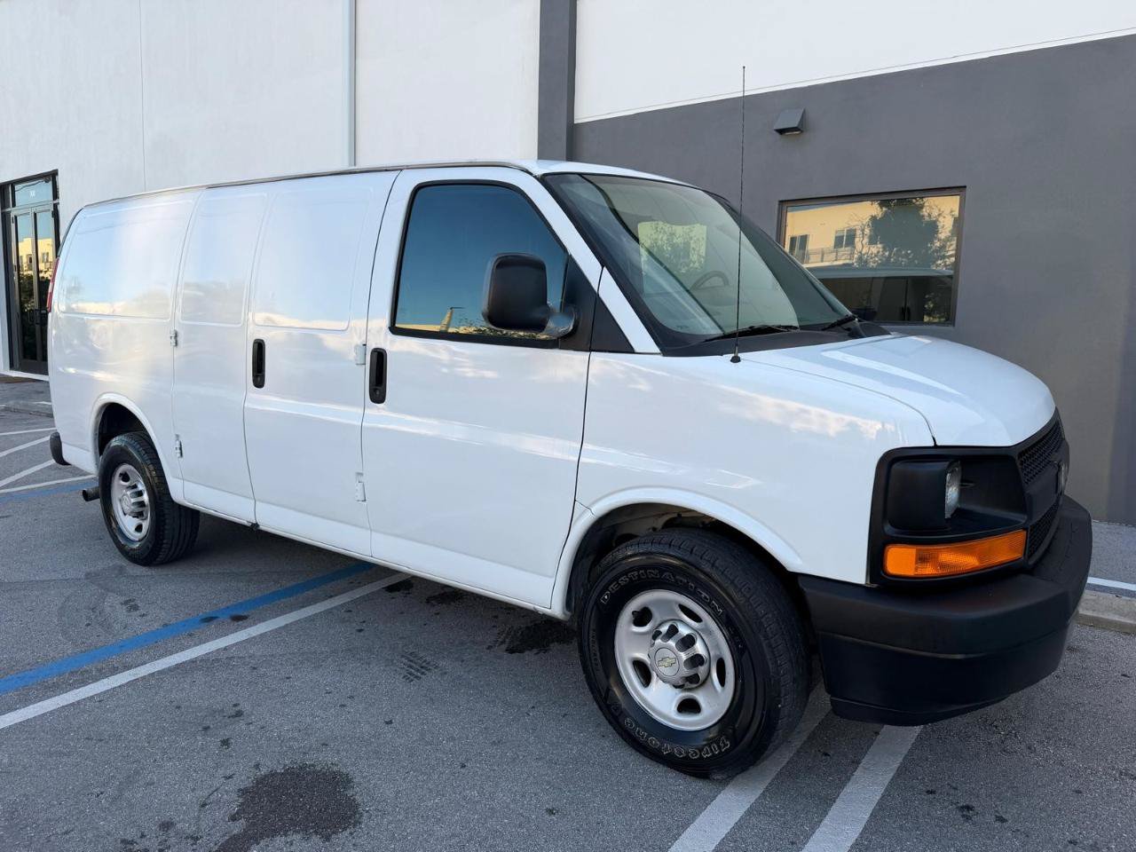 Used 2012 Chevrolet Express 2500 RWD image 4