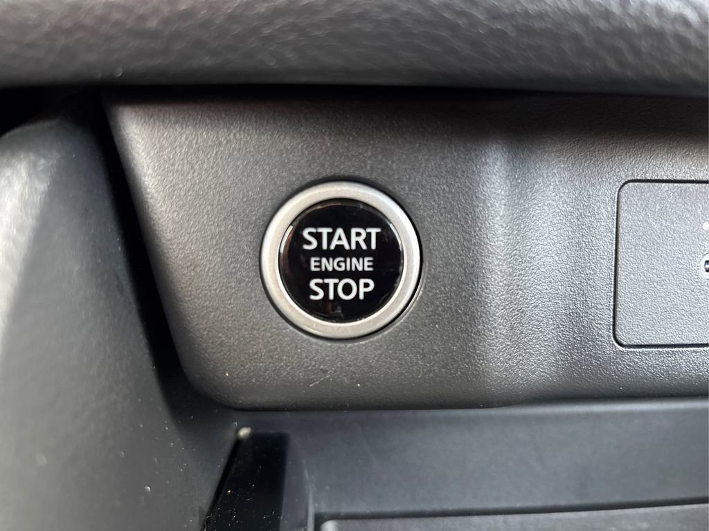 Used 2023 Nissan Rogue SV w/ SV Premium Package image 31