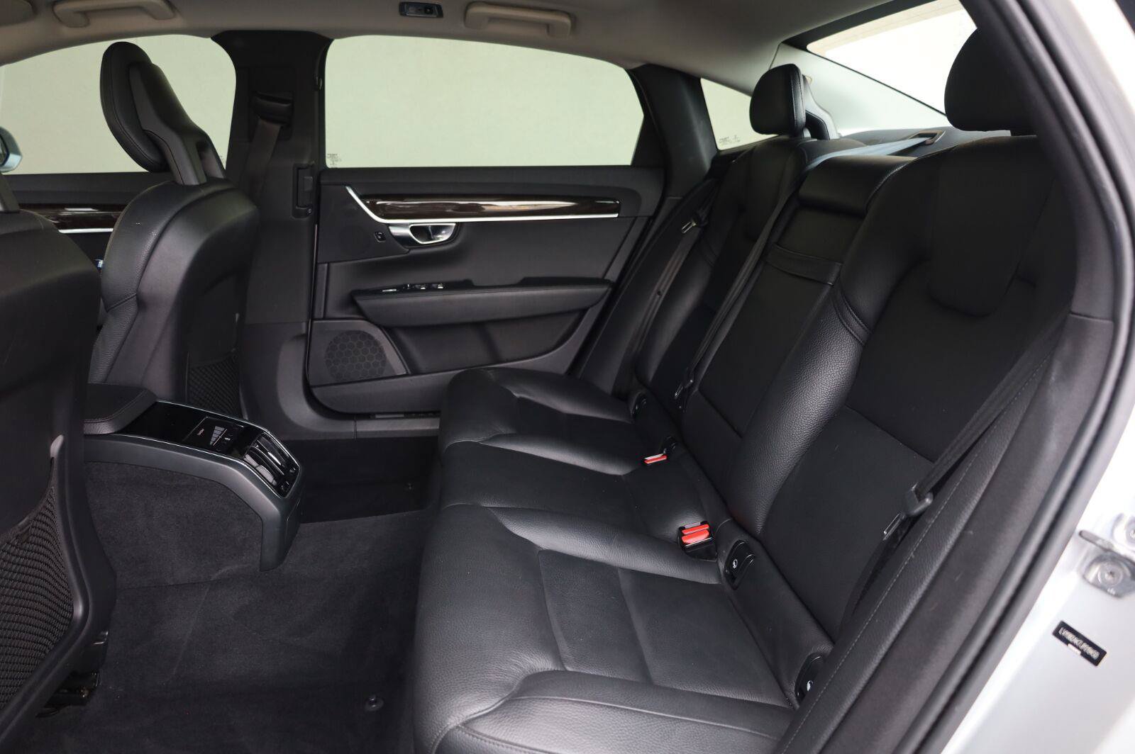 Used 2018 Volvo S90 T5 Momentum w/ Convenience Package FWD image 23