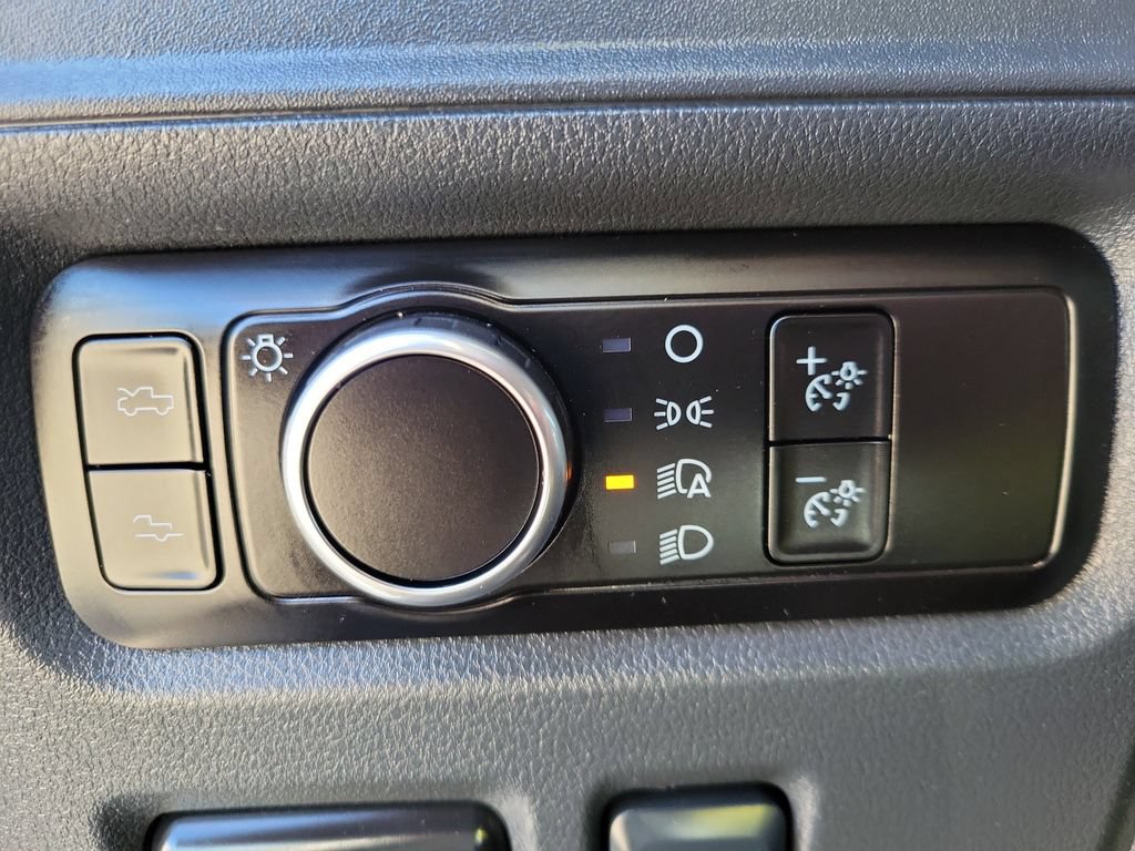 Used 2025 Ford F150 Lightning Lariat AWD/4WD image 23