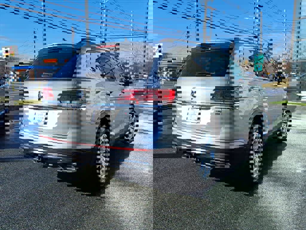 Used 2021 Volkswagen Atlas SE w/ Panoramic Sunroof Package image 4