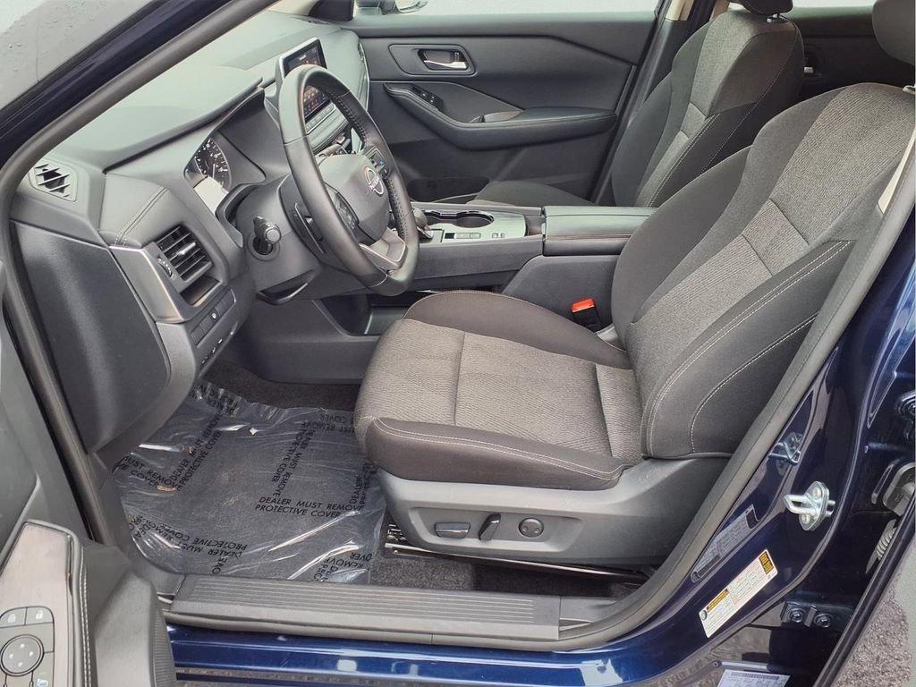 Used 2025 Nissan Rogue SV FWD image 21