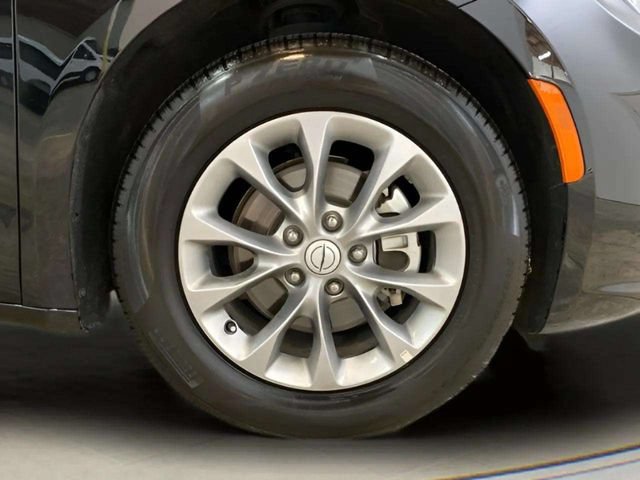 Used 2026 Chrysler Pacifica Limited FWD image 91