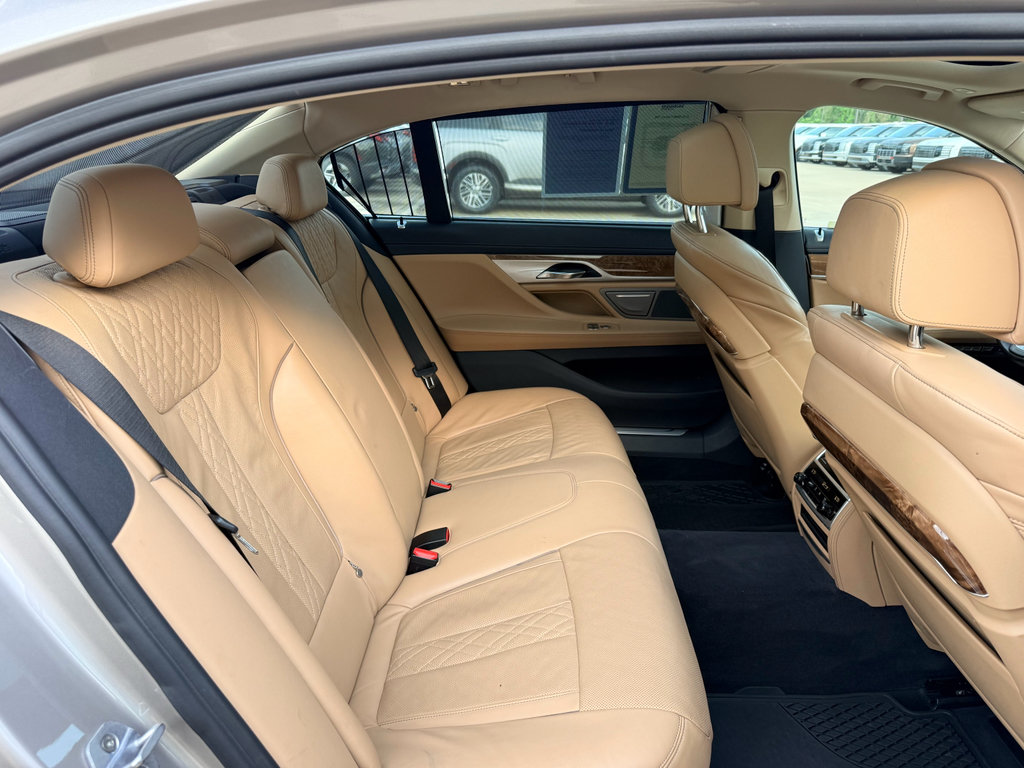 Used 2018 BMW 750i RWD image 29