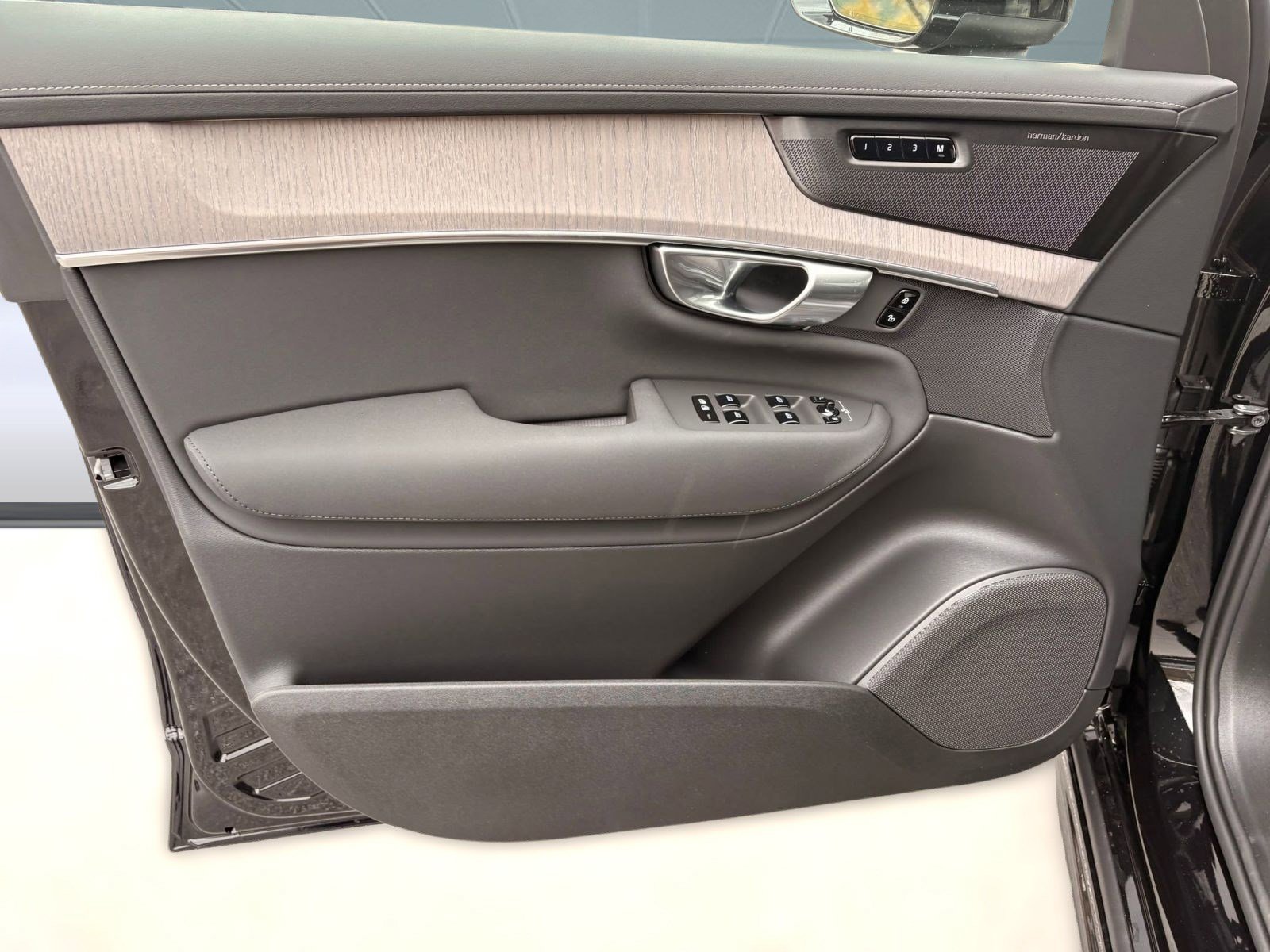 New 2026 Volvo XC90 B6 Ultra w/ Protection Package image 22