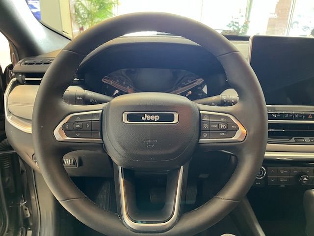 Used 2023 Jeep Compass Limited image 11
