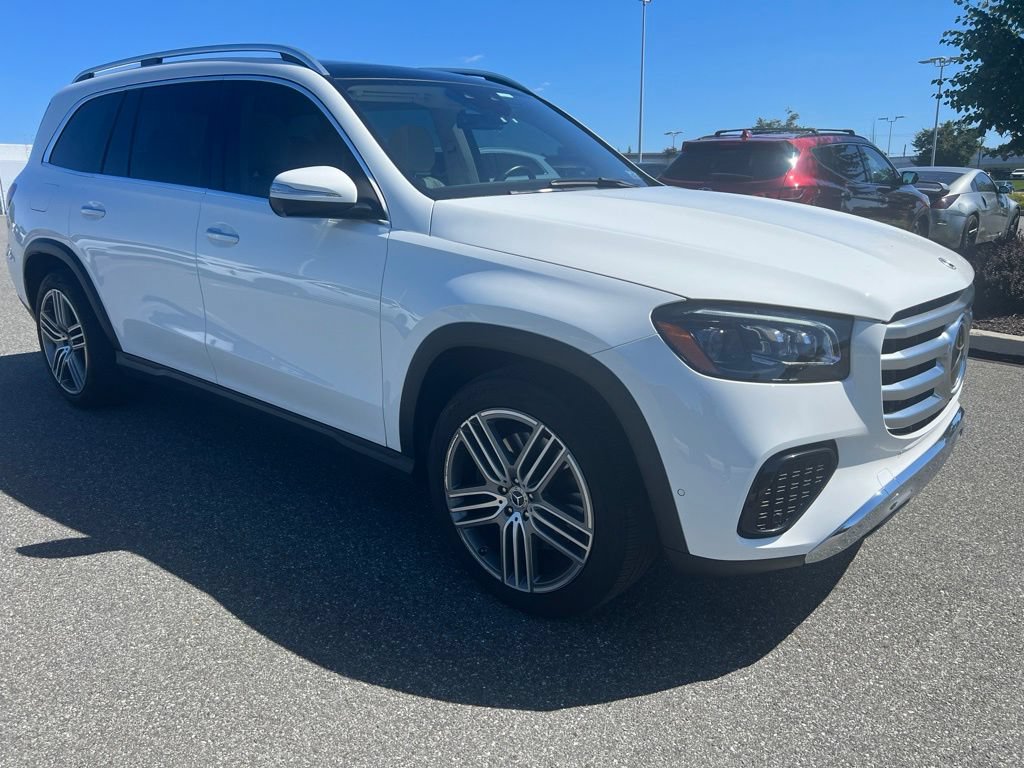Used 2024 Mercedes-Benz GLS 450 4MATIC image 3