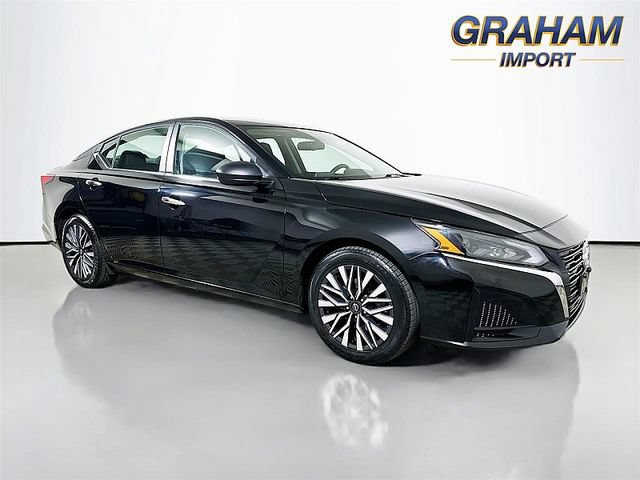 Used 2024 Nissan Altima 2.5 SV