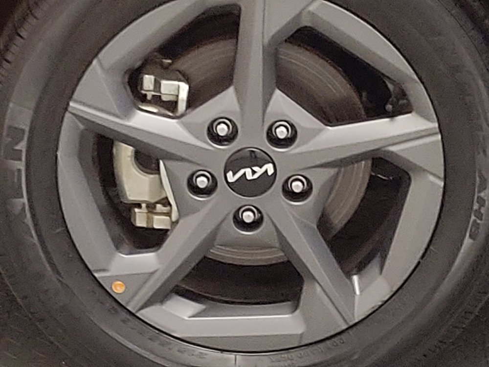 Used 2025 Kia K4 LXS image 31