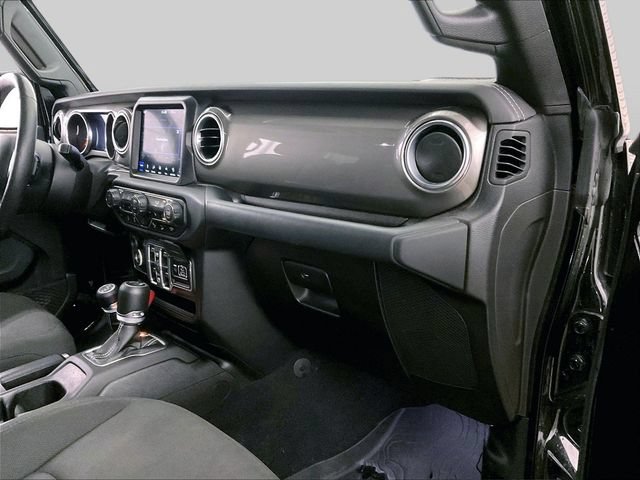 Used 2018 Jeep Wrangler Unlimited Sahara AWD/4WD image 15