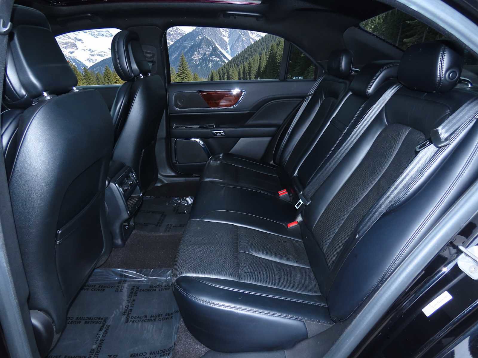 Used 2019 Lincoln Continental Select image 18