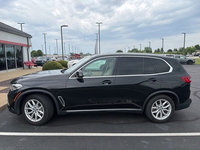 Used 2019 BMW X5 xDrive40i w/ Convenience Package AWD/4WD image 3