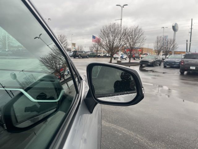 Used 2022 Toyota RAV4 SE image 4