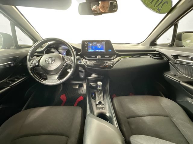 Used 2018 Toyota C-HR XLE FWD image 3