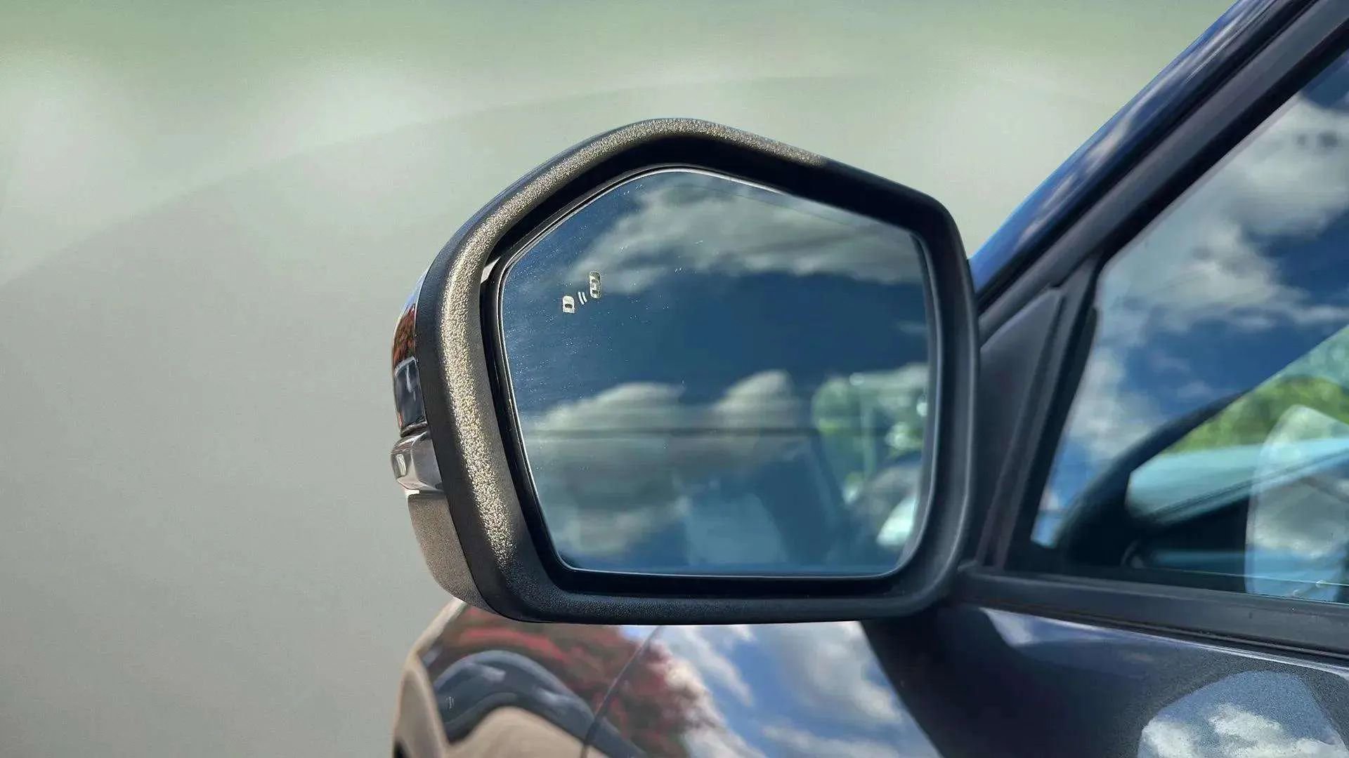 Used 2020 Ford Explorer Platinum w/ Premium Technology Package image 12