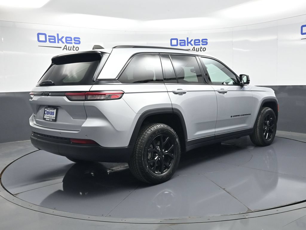 Used 2024 Jeep Grand Cherokee Altitude RWD image 7