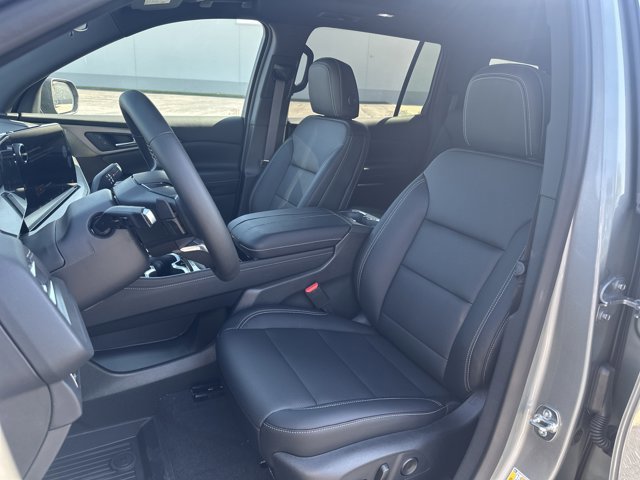 New 2025 Chevrolet Traverse LT w/ Sun and Wheel Package image 12