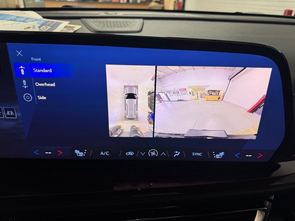 Certified 2024 Chevrolet Traverse Z71 w/ Enhanced Driving Package image 23