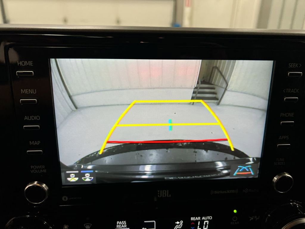Used 2021 Toyota Highlander Limited image 16