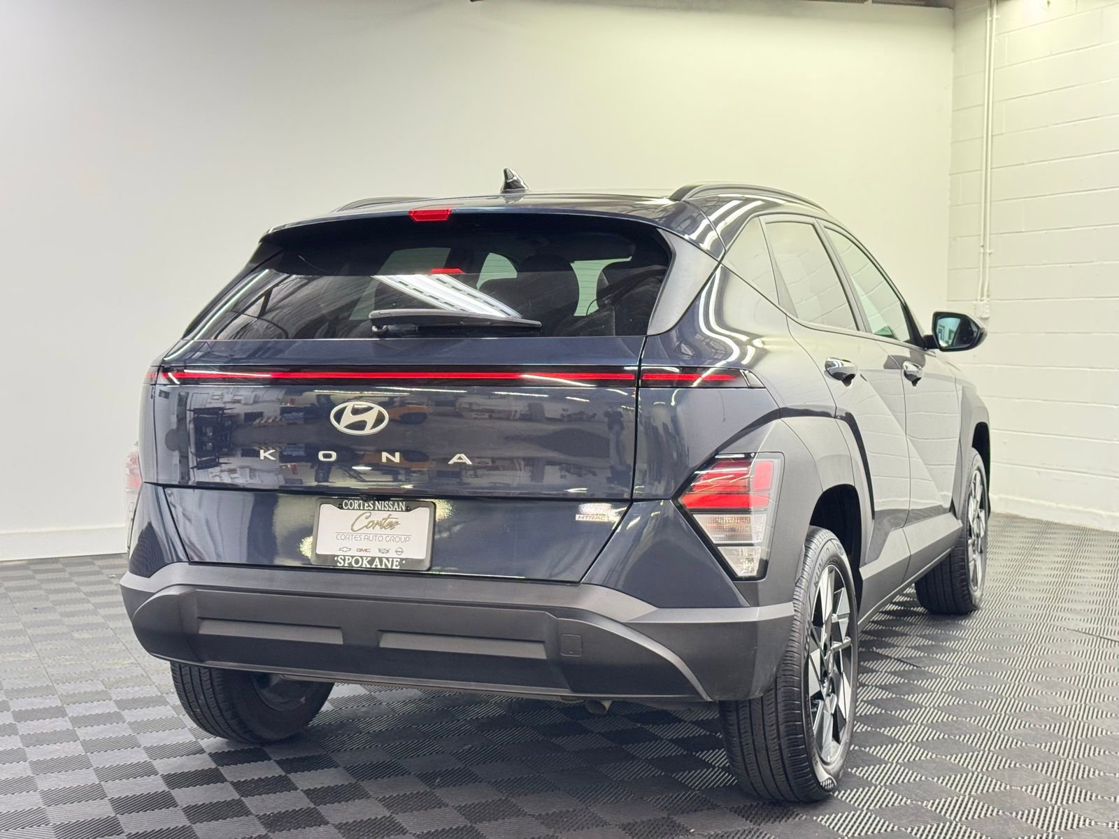 Used 2025 Hyundai Kona SEL image 2