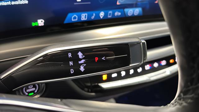 Used 2024 Cadillac Lyriq Luxury image 19