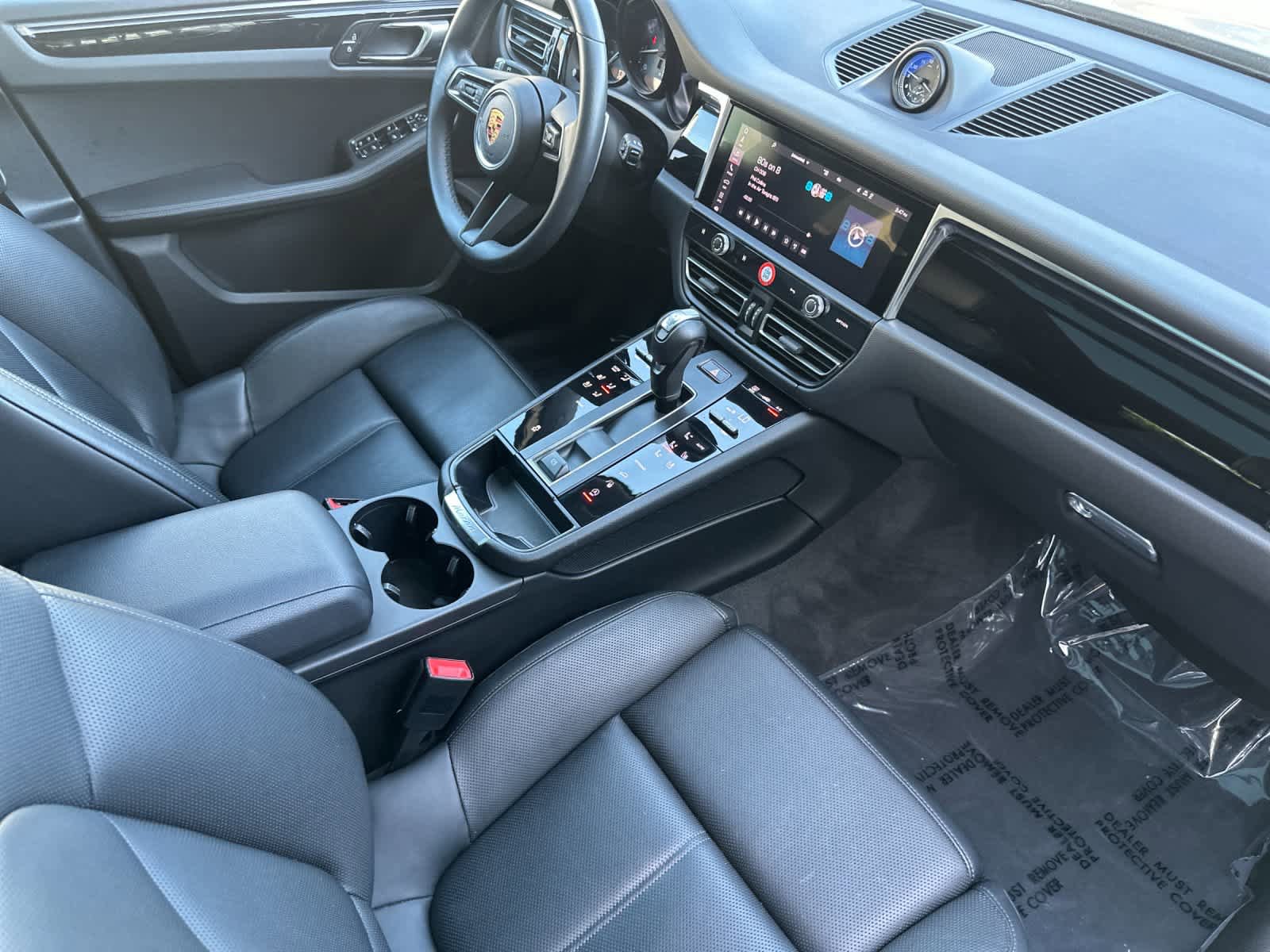 Certified 2025 Porsche Macan AWD/4WD image 17