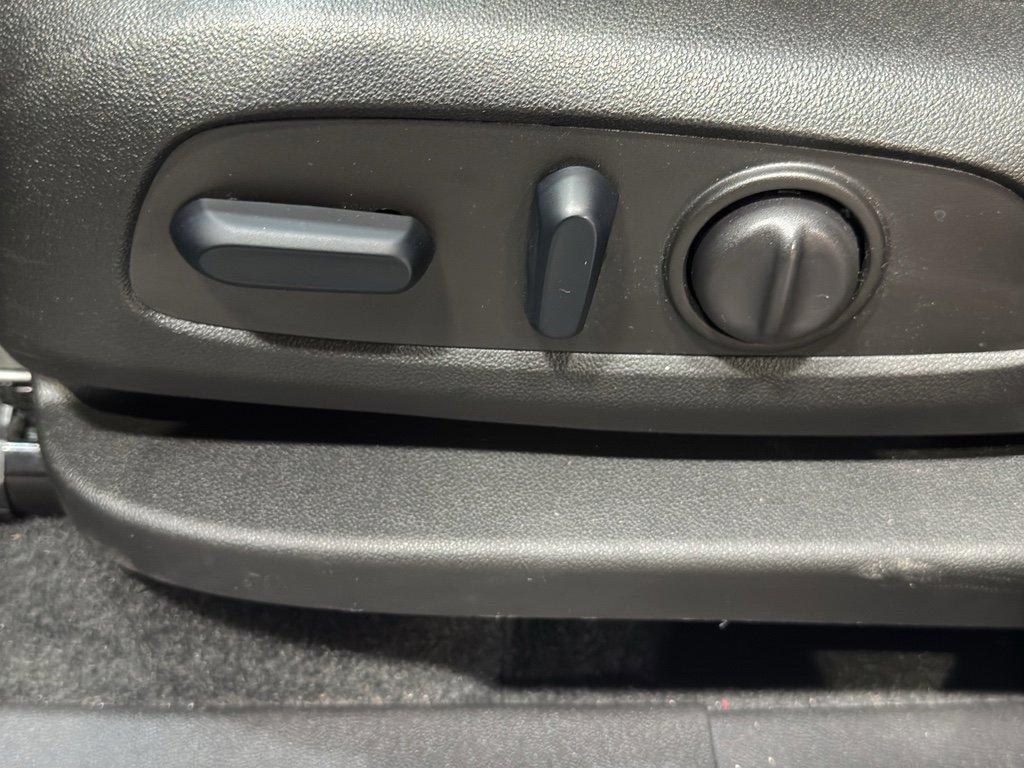 Used 2024 GMC Terrain SLE w/ Driver Convenience Package image 15