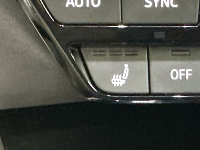 Used 2025 Audi Q4 e-tron Premium w/ Convenience Package image 19