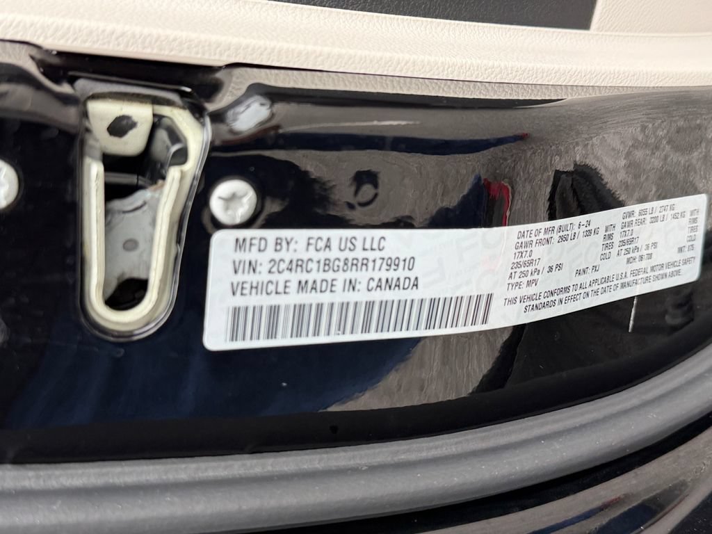 Used 2024 Chrysler Pacifica Touring-L FWD image 30