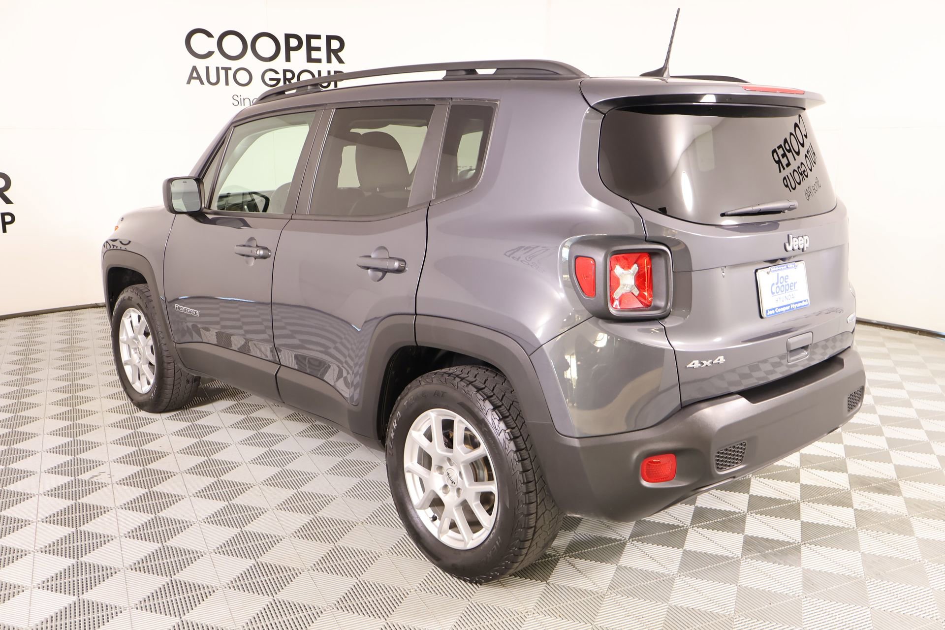 Used 2022 Jeep Renegade Latitude w/ Convenience Group image 24