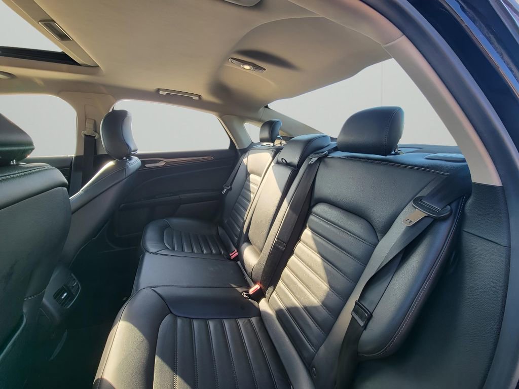 Used 2017 Ford Fusion SE w/ Fusion SE Technology Package image 25