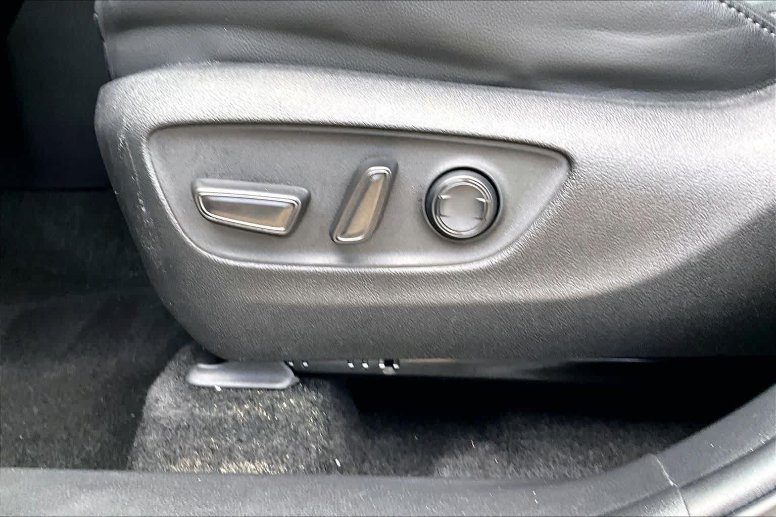 Used 2024 Toyota Highlander XSE AWD/4WD image 33