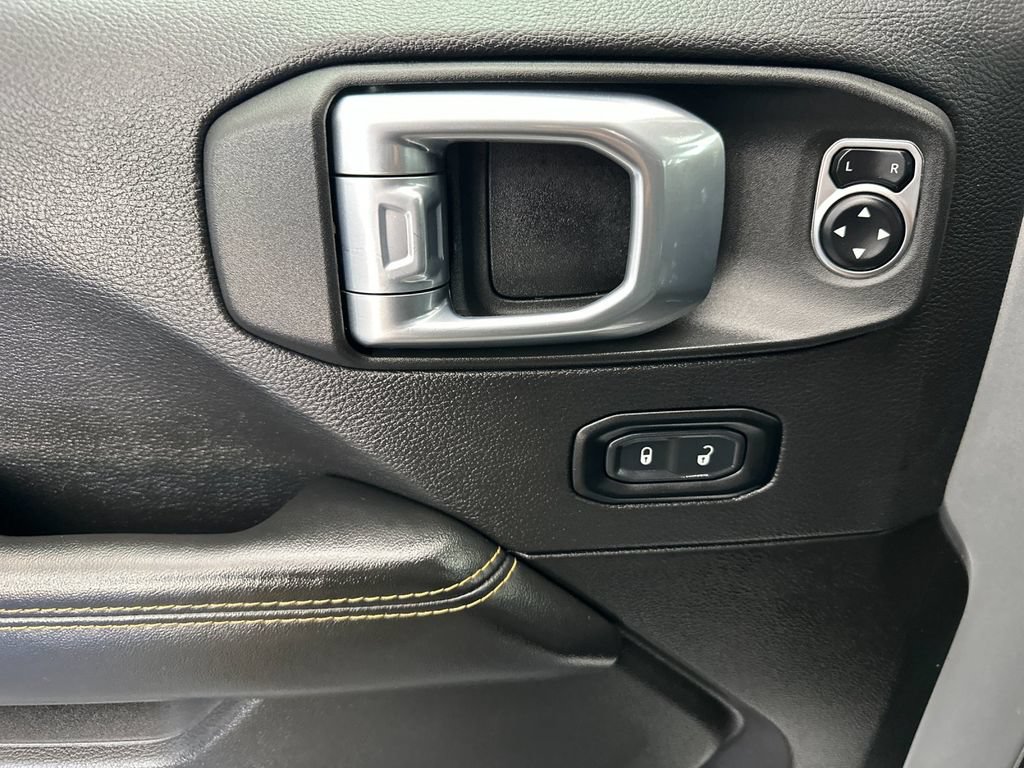 Used 2024 Jeep Wrangler Unlimited Sahara AWD/4WD image 10