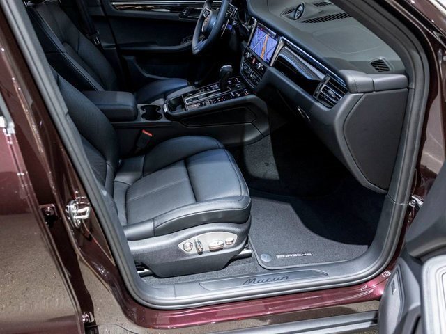 Used 2025 Porsche Macan image 20