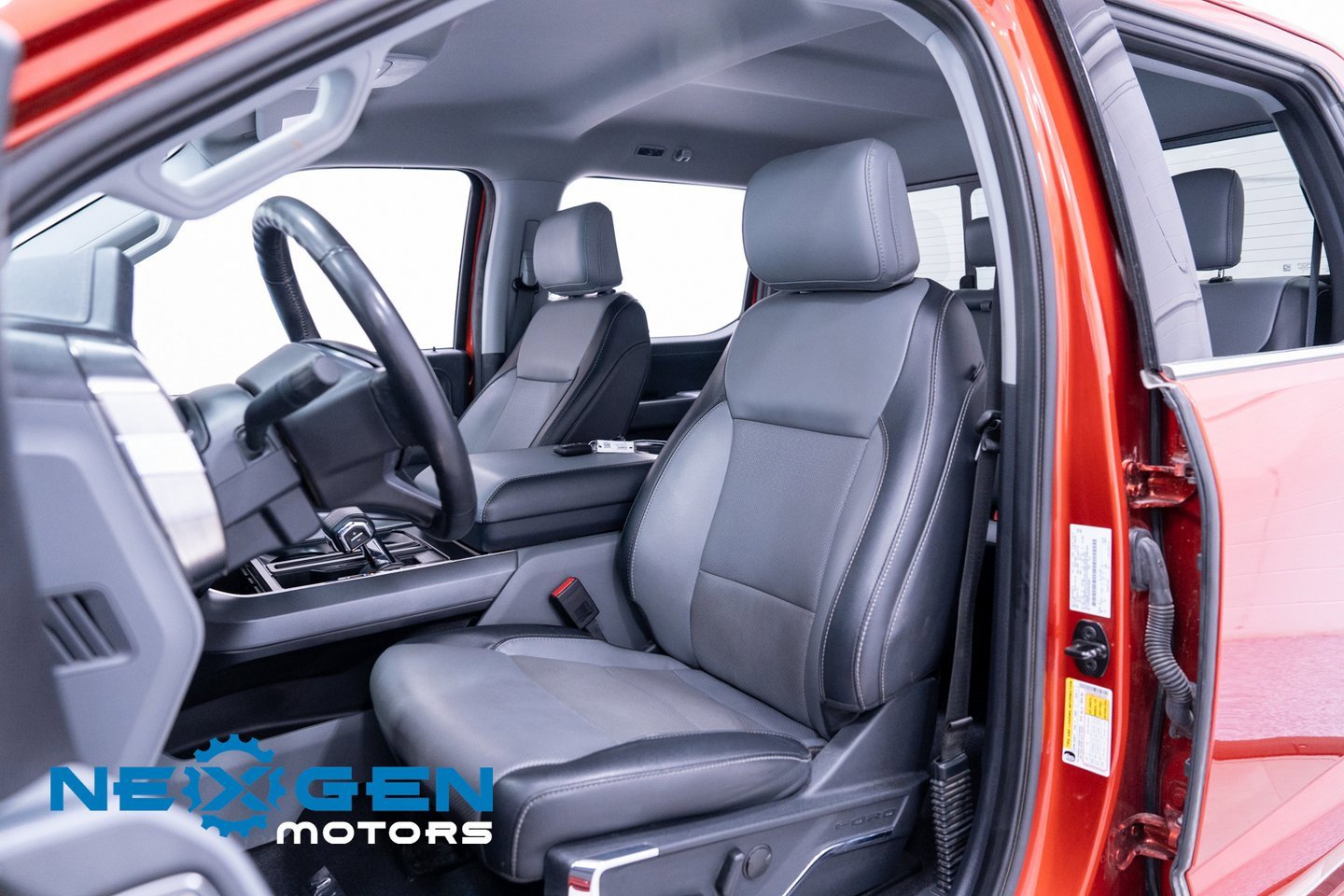 Used 2023 Ford F150 Lariat w/ Trailer Tow Package image 27