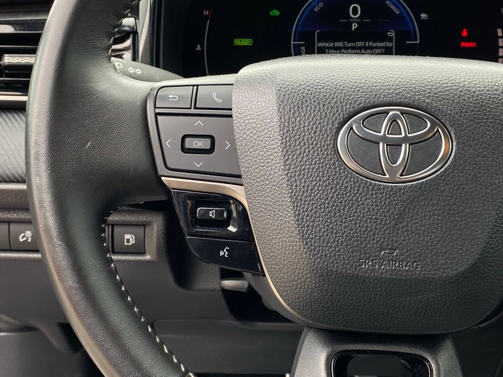 Used 2025 Toyota Camry SE FWD image 14