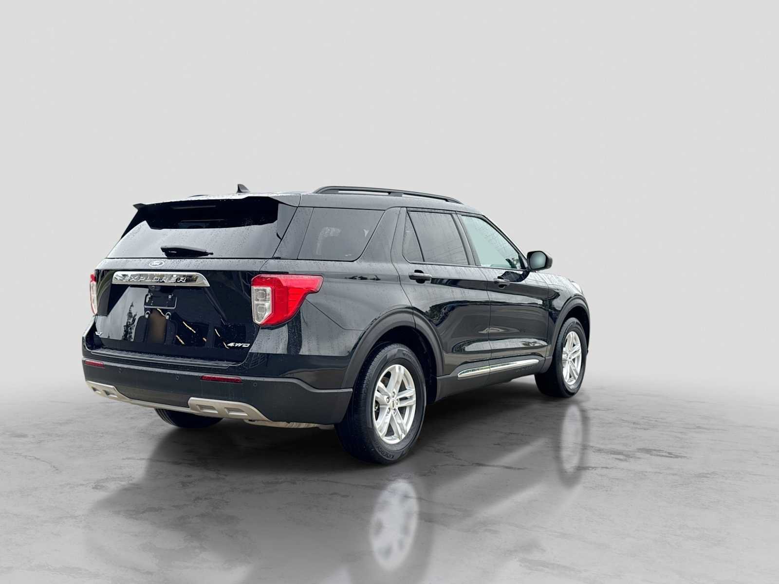 Used 2023 Ford Explorer XLT w/ Equipment Group 202A AWD/4WD image 6