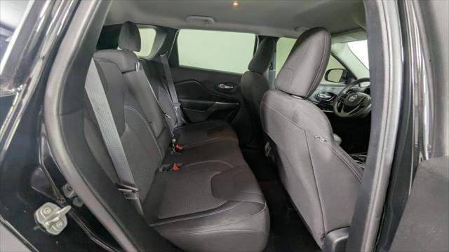 Used 2020 Jeep Cherokee Latitude AWD/4WD image 21