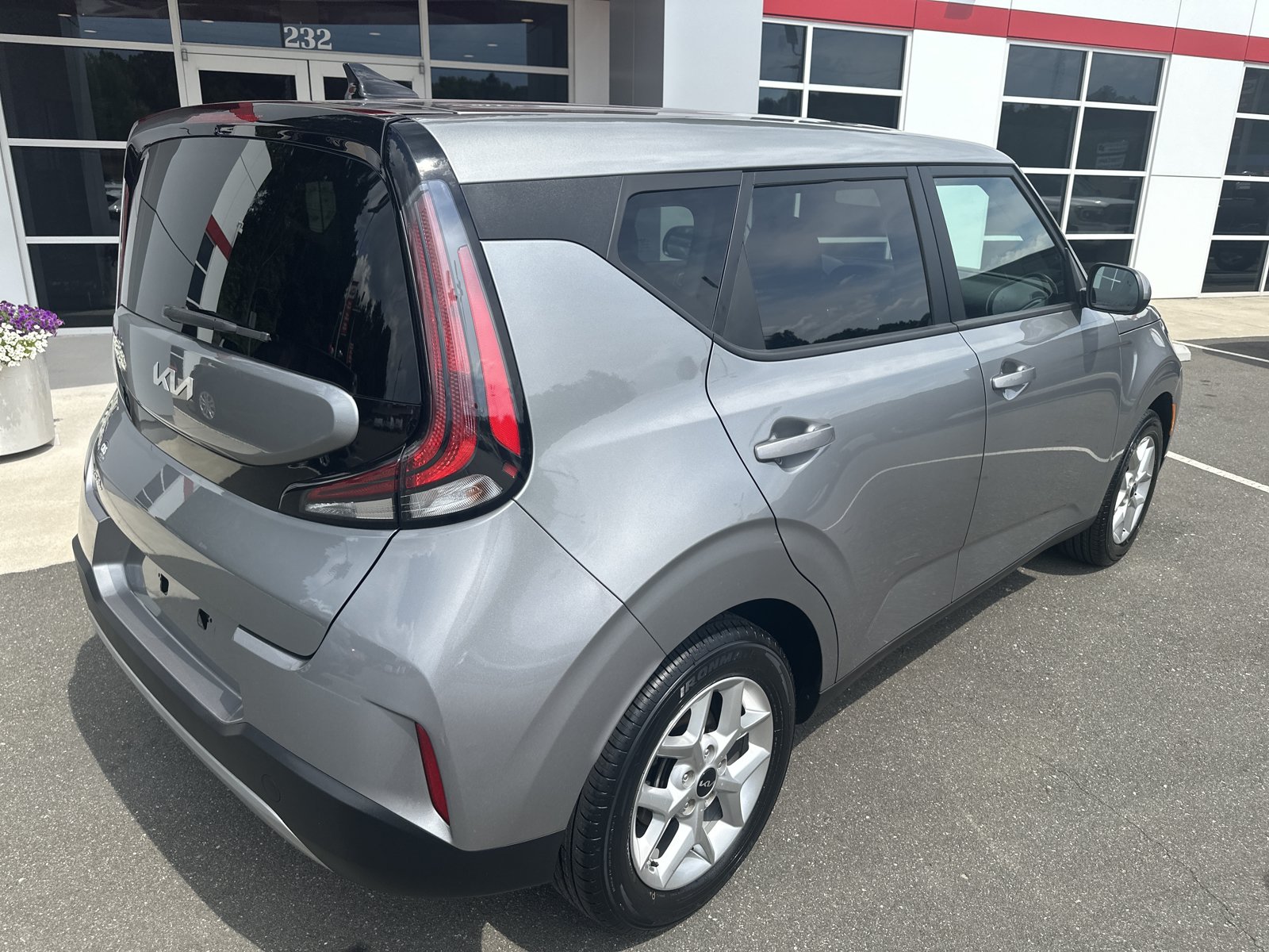 Used 2024 Kia Soul LX w/ LX Technology Package FWD image 8