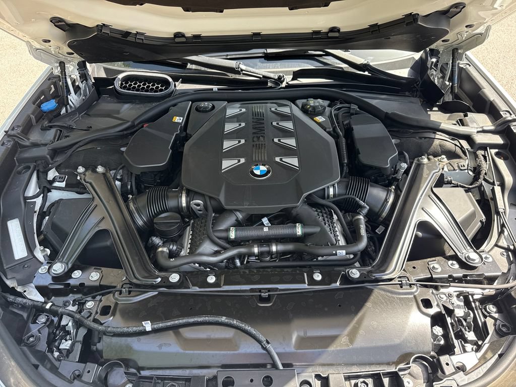 Used 2026 BMW 760i xDrive w/ Executive Package AWD/4WD image 34