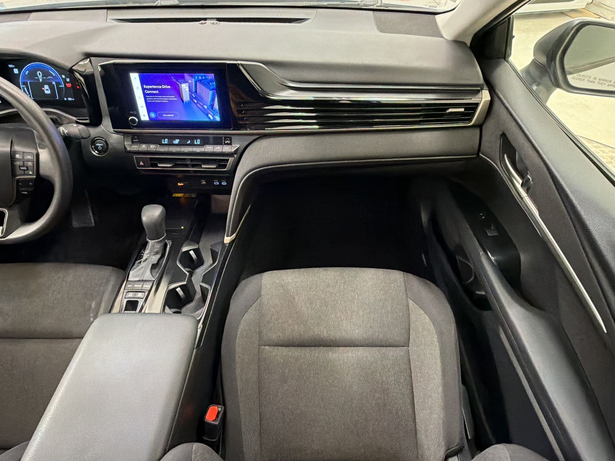 Used 2025 Toyota Camry LE FWD image 31