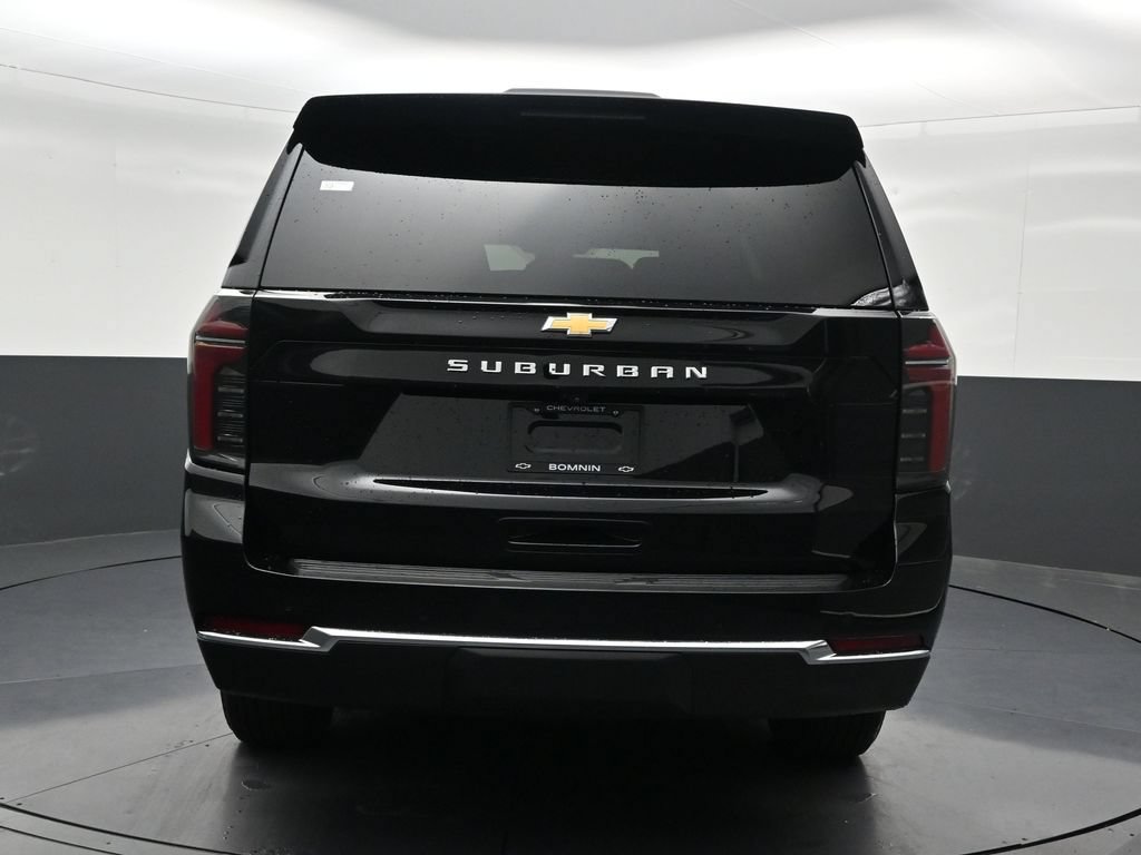 Used 2025 Chevrolet Suburban LS RWD image 4